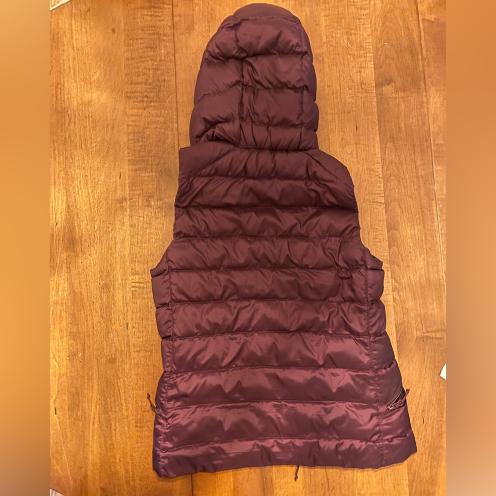 oiselle Deep Plum Quilted Hooded Vest with Floral Lining - Picture 3 of 4